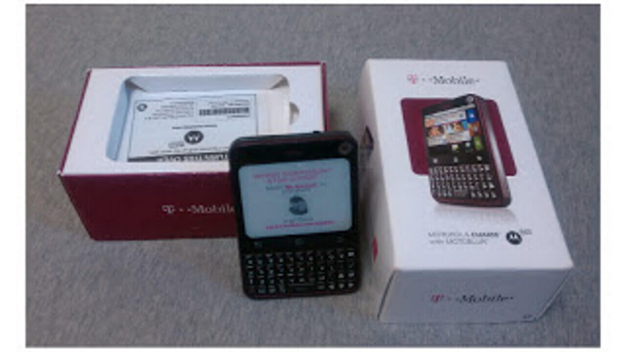 「Motorola Charm」REDカラーが届きました