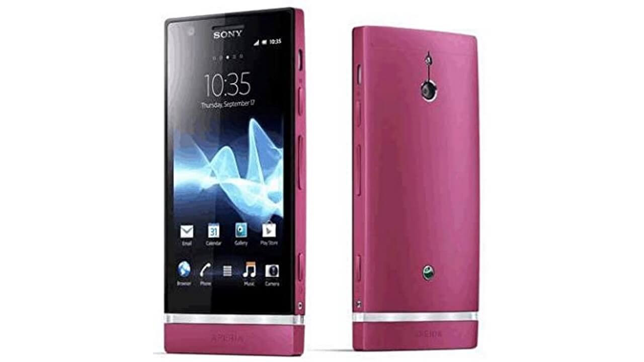 UK版「Xperia P」にはHDMIケーブルが同梱されている