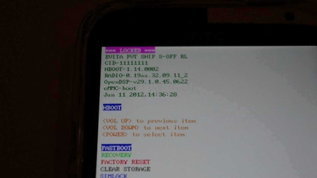 CUSHNIE ET OCHS（クシュニーエオクス）仕様のHTC One Xの中身