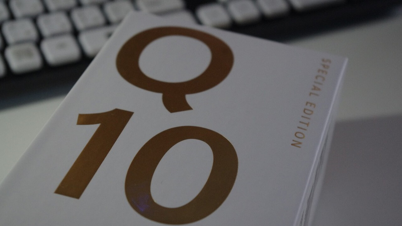 BlackBerry Q10 Gold & White Special Edition