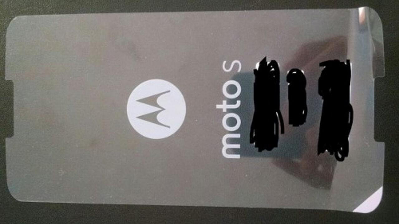 Motorola、Moto Sの小型版「Moto X Play」開発中？