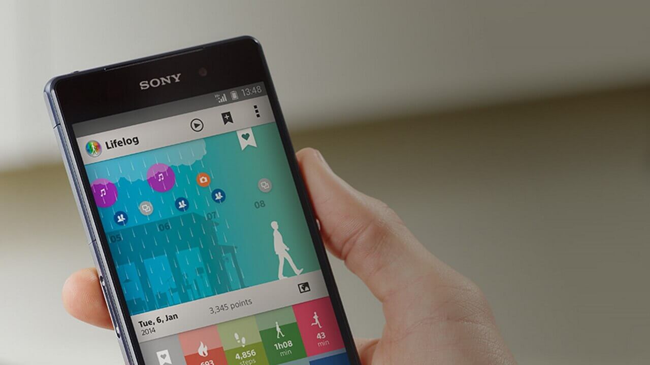 右側にマグネットコネクタを搭載する謎のZ系Xperiaの画像も差し替えられる