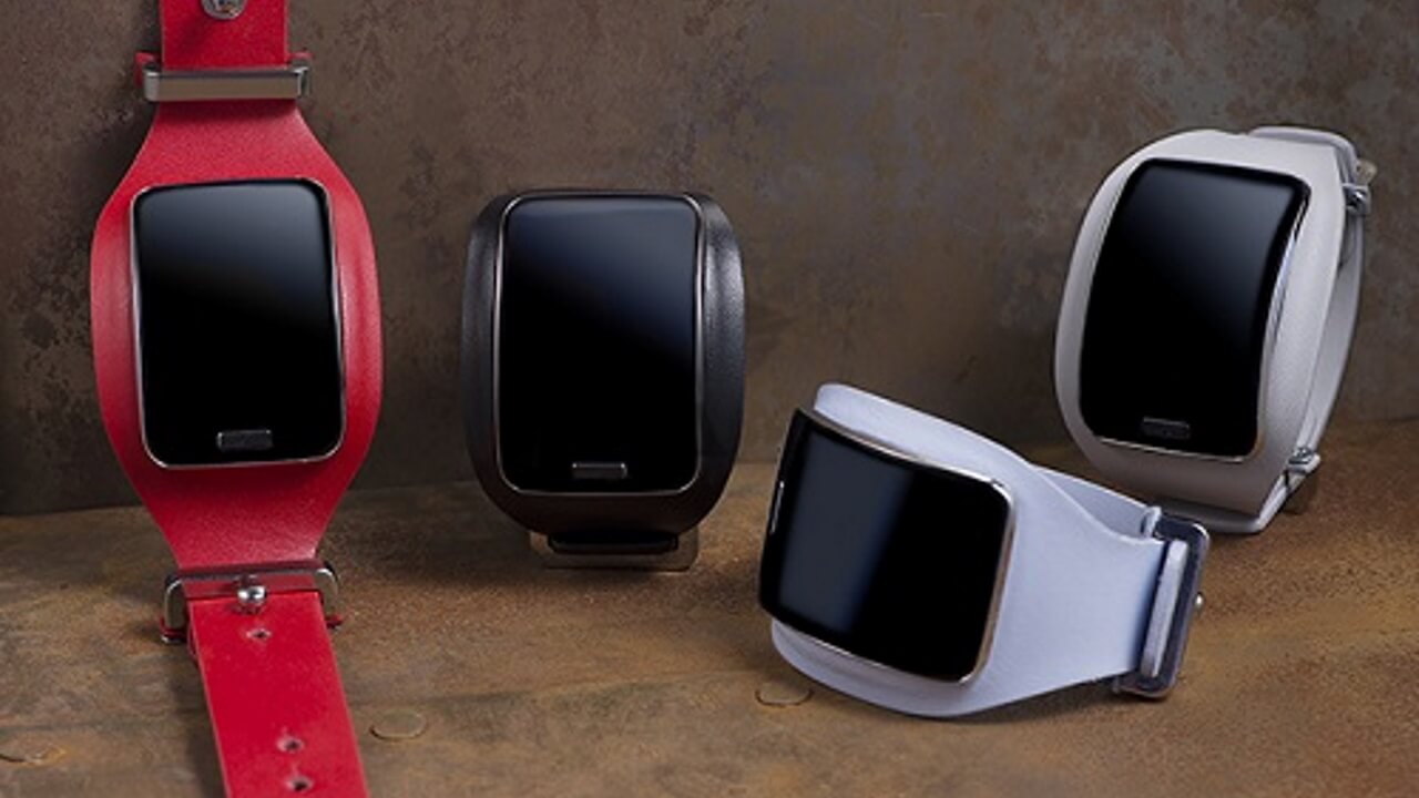 DIESEL BLACK GOLDとコラボしたSamsung Gear Sを披露