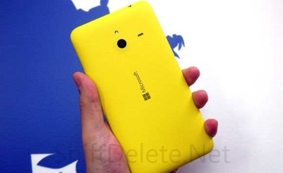 lumia_1320_yellow_rear
