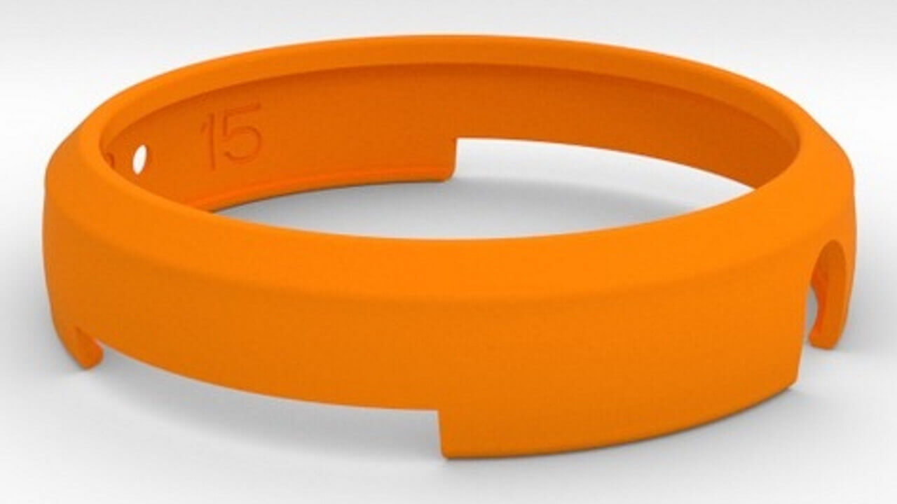 Moto 360用のバンパーケース「Tall」