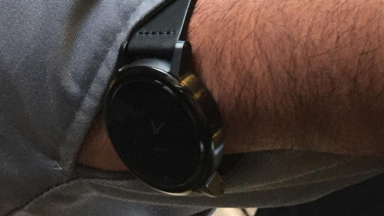 シカゴ電車内で「Moto 360（2nd Gen.）」が盗撮される