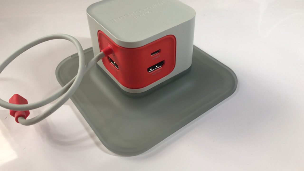 スマートフォン画面をモニターに出力する「SlimPort NANO∙CONSOLE」