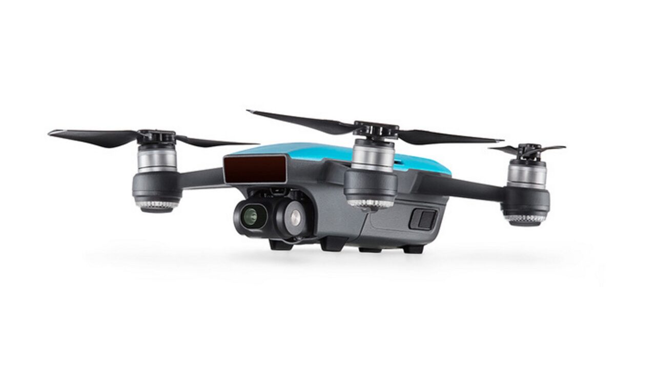 DJI、セルフィー特化高性能ミニドローン「SPARK」発表
