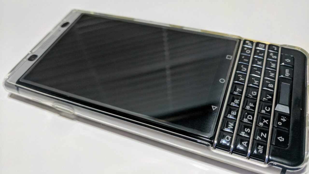 ダメ元で「BlackBerry KEYone」にガラスフィルムを貼ってみた【レポート】