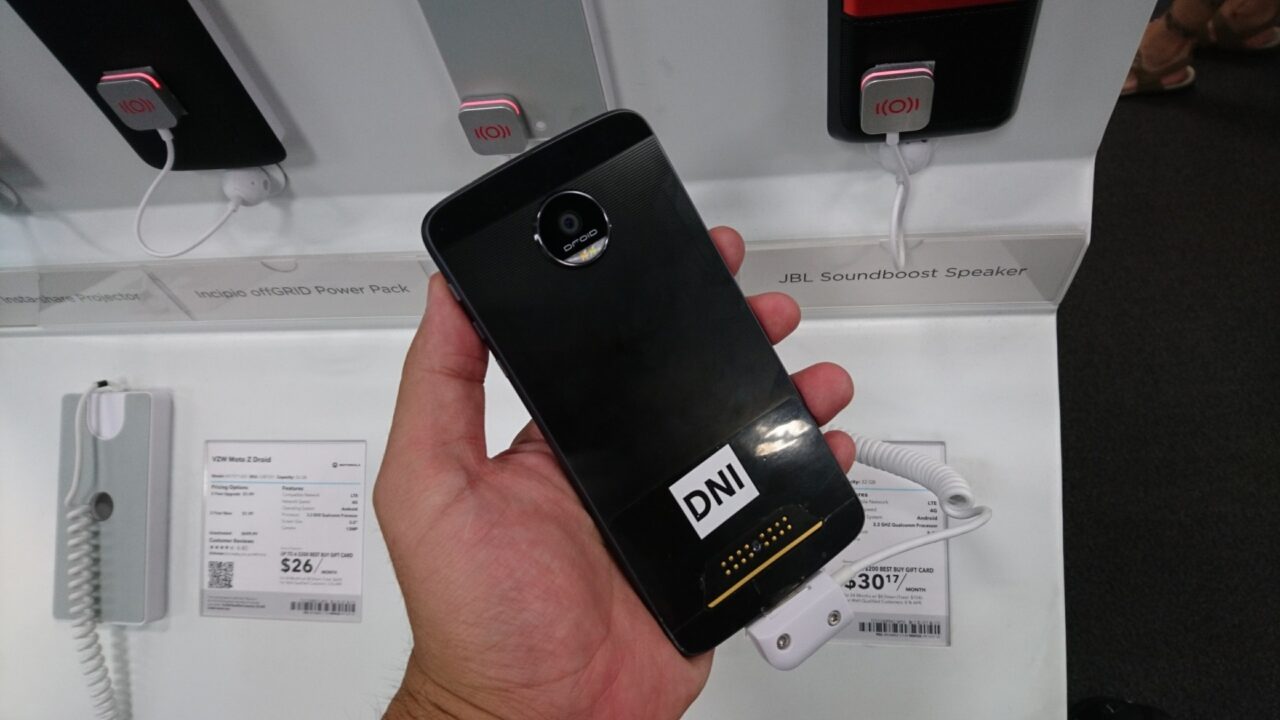 Verizon、未発表「Moto Z2 Force」誤って予約開始