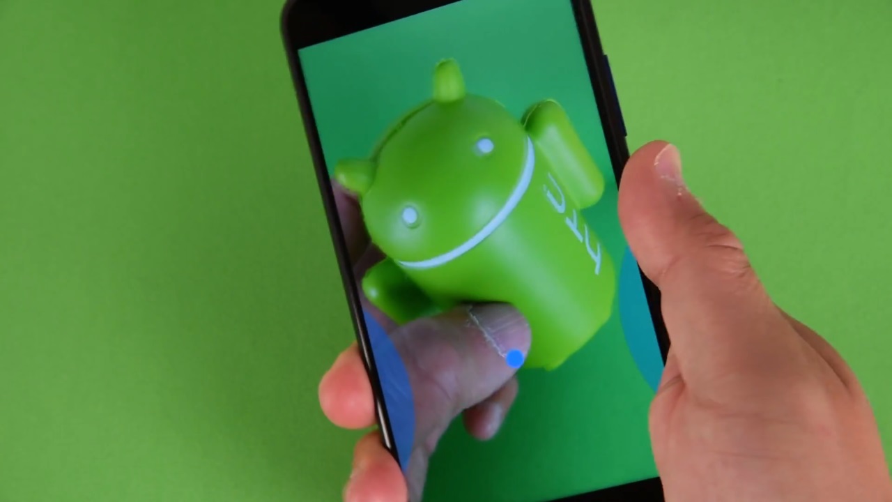 「HTC U11」Edge Senseがアプリ毎任意の握る操作サポート