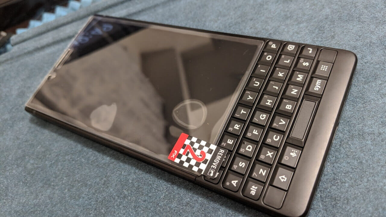 「KEY2 LE」用保護フィルムじゃダメだった【BlackBerry KEY2レポート】