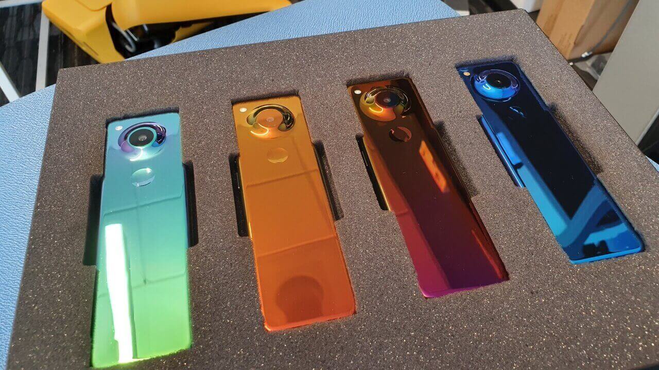 Essential CEOが謎の縦長新デバイスを突如披露