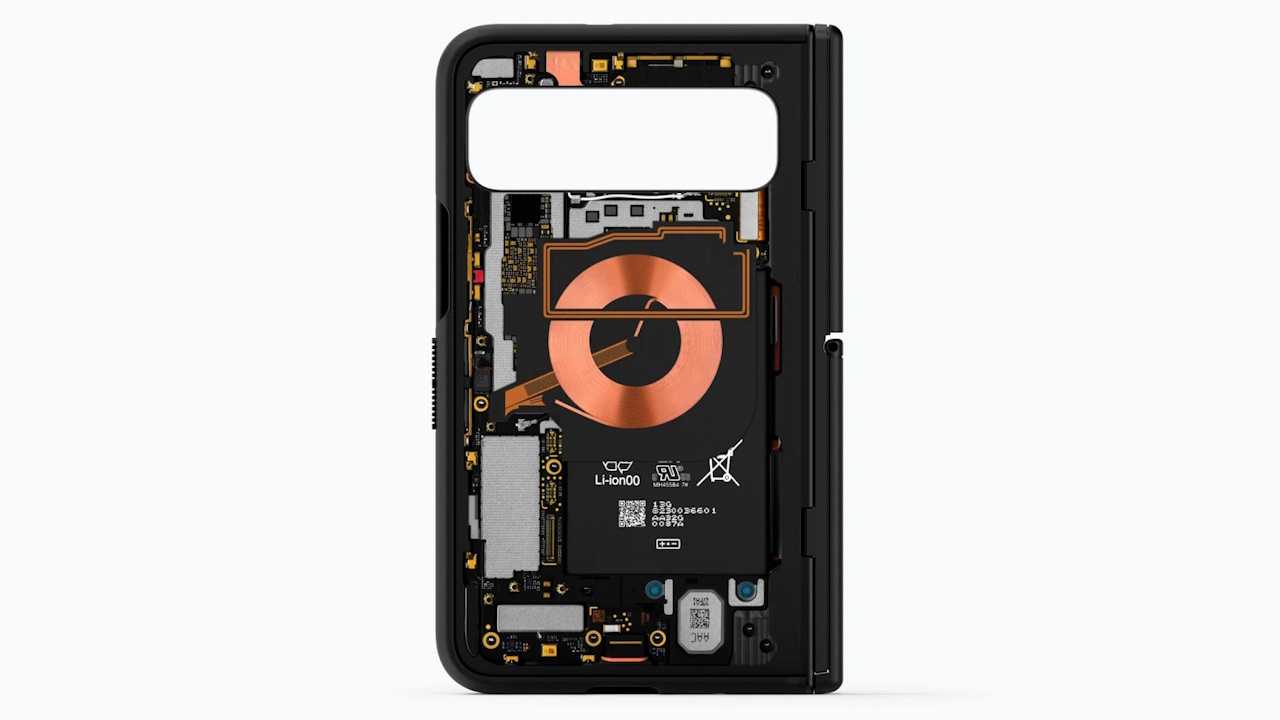 Googleストア、Pixel Fold用キックスタンド付優秀「dbrandケース」発売